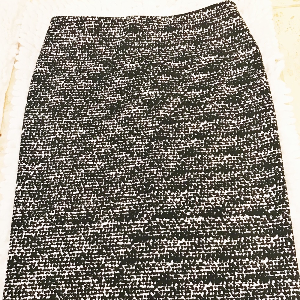 Vince Camuto high Black/white print skirt